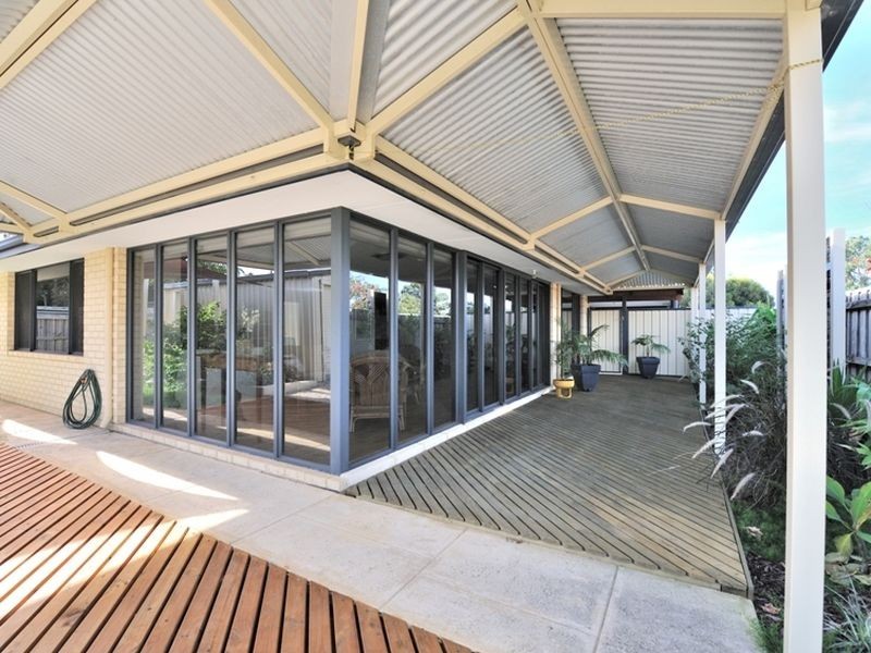 21 Chantilly Way, Meadow Springs WA 6210