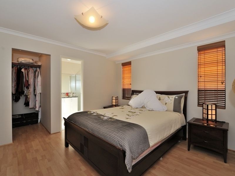 21 Chantilly Way, Meadow Springs WA 6210