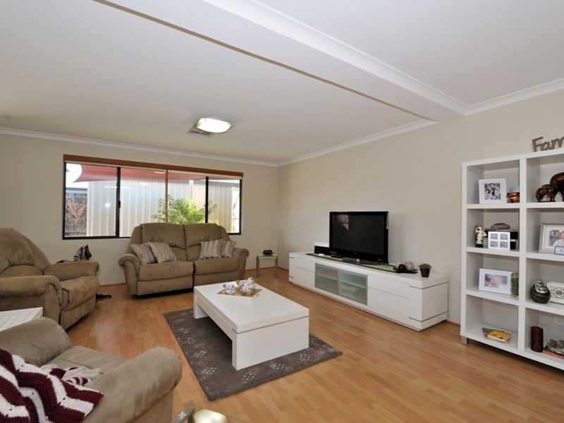 21 Chantilly Way, Meadow Springs WA 6210