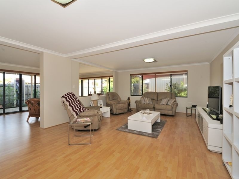 21 Chantilly Way, Meadow Springs WA 6210