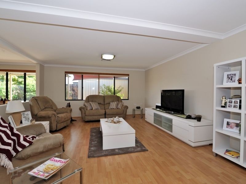 21 Chantilly Way, Meadow Springs WA 6210