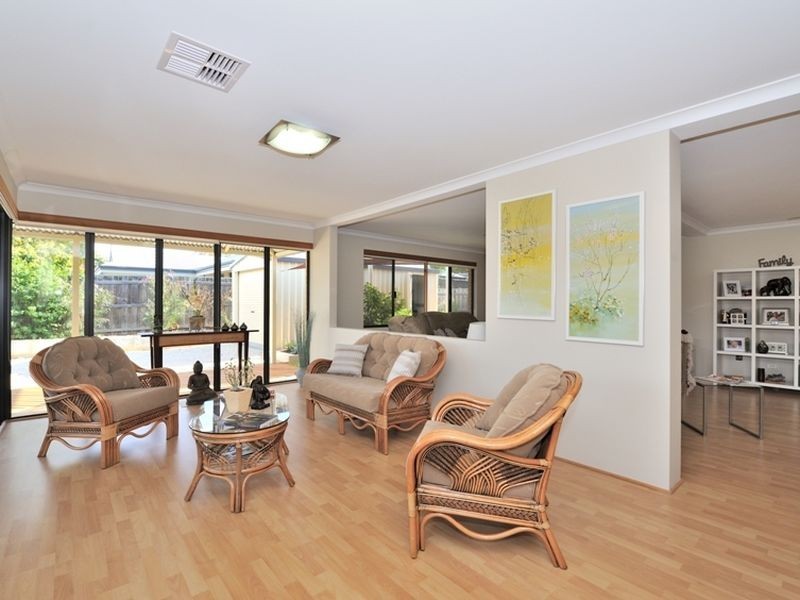 21 Chantilly Way, Meadow Springs WA 6210