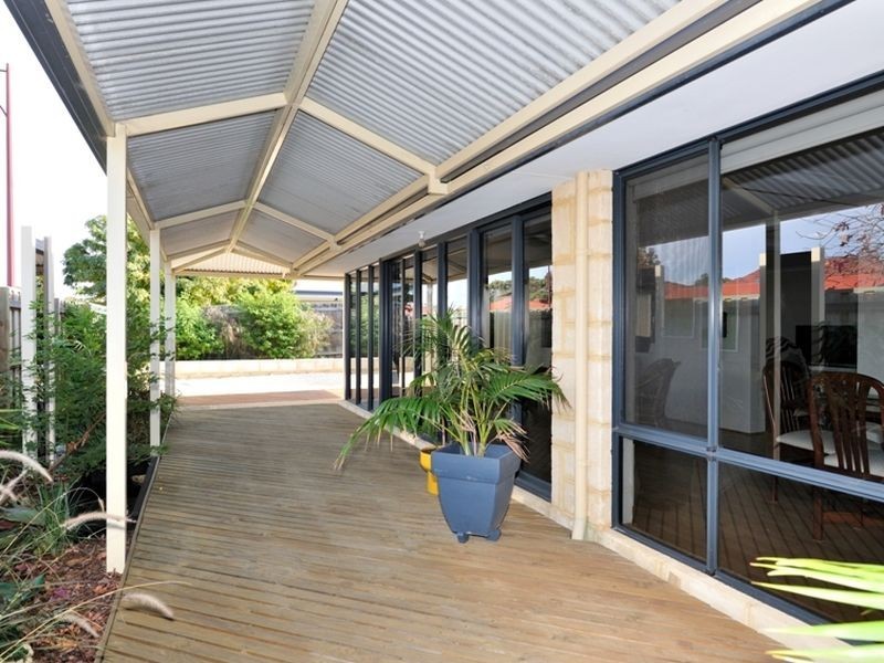 21 Chantilly Way, Meadow Springs WA 6210