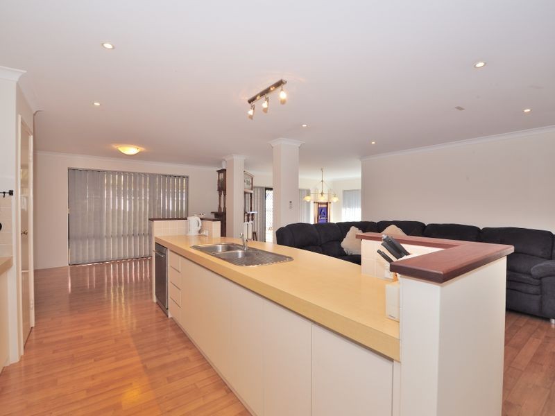 17 Mary Blair Way, Warnbro WA 6169