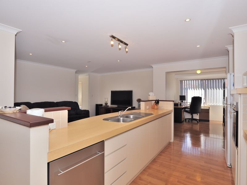 17 Mary Blair Way, Warnbro WA 6169