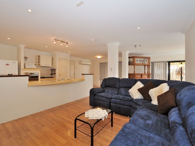 17 Mary Blair Way, Warnbro WA 6169