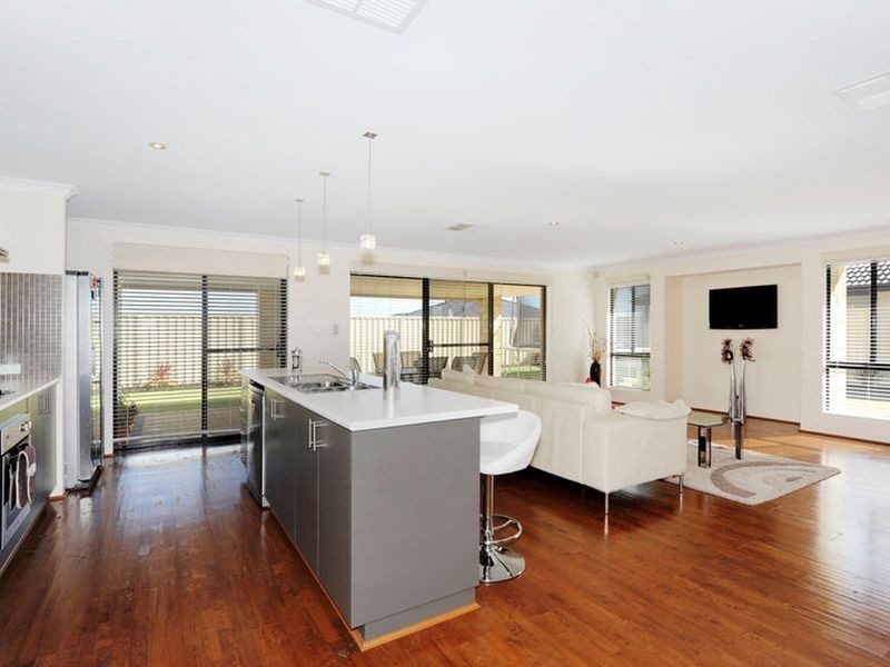 17 Gantheaume Parade, Secret Harbour WA 6173