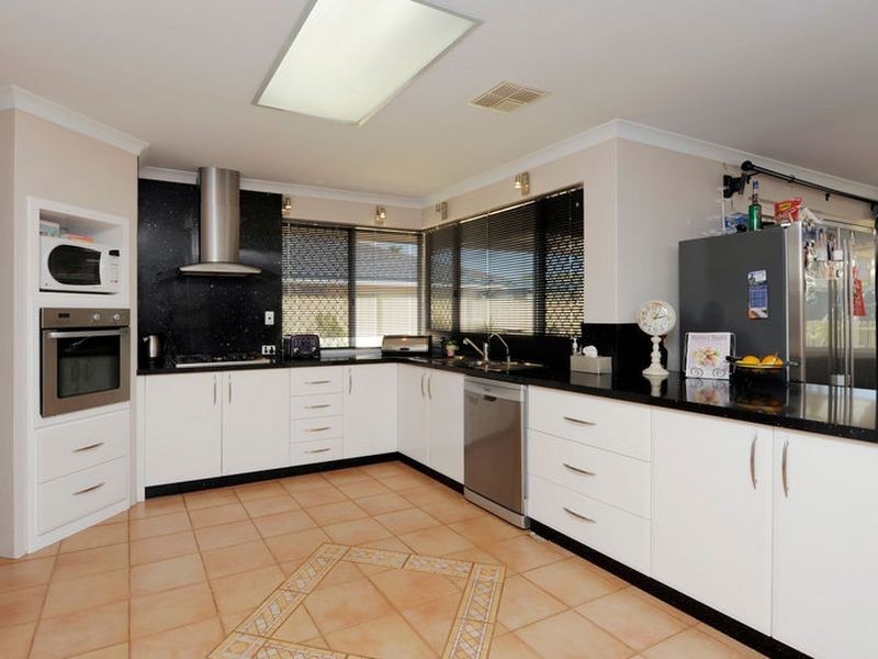 13 Maratea Parade, Secret Harbour WA 6173