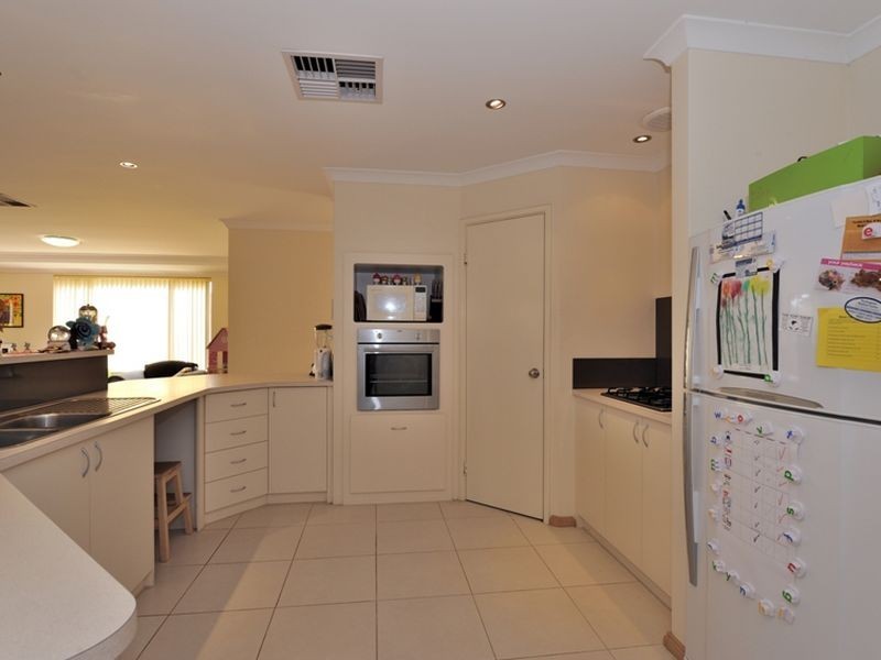 8 Chestnut Way, Baldivis WA 6171