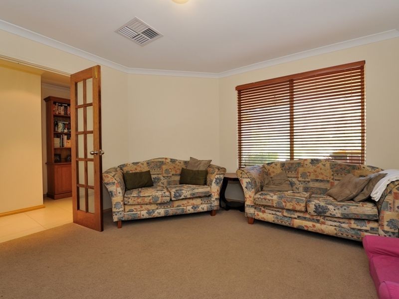 8 Chestnut Way, Baldivis WA 6171