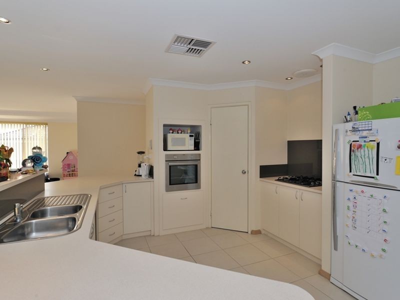 8 Chestnut Way, Baldivis WA 6171