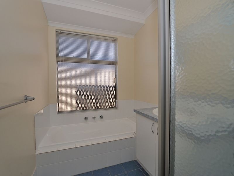 8 Chestnut Way, Baldivis WA 6171