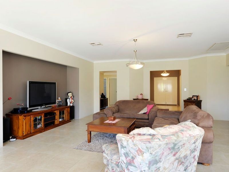 5 Merimbula Way, Secret Harbour WA 6173
