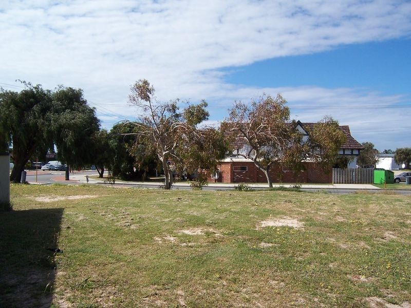 9 Hokin Street, Waikiki WA 6169