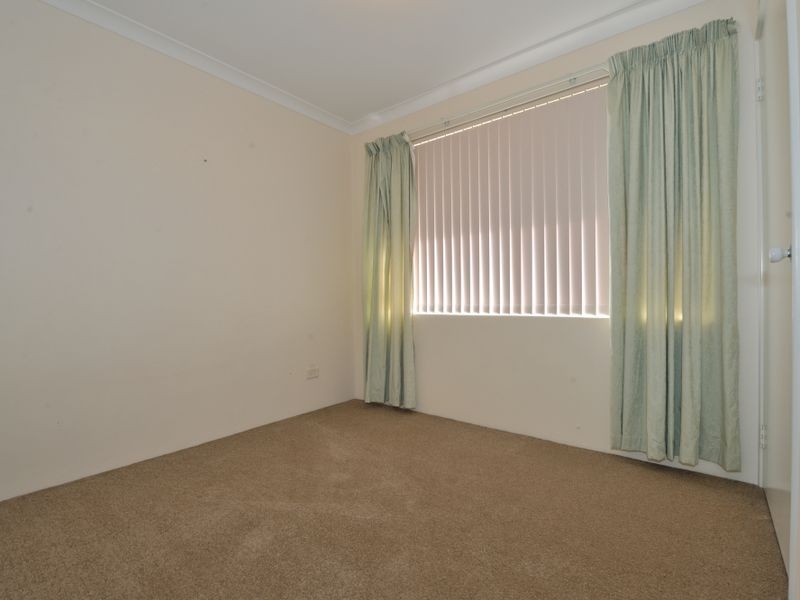 28 Rees Crescent, Rockingham WA 6168