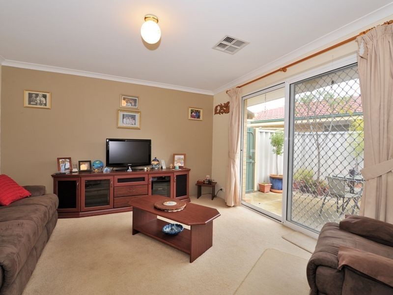 4/68 Bondi Cresent, Warnbro WA 6169