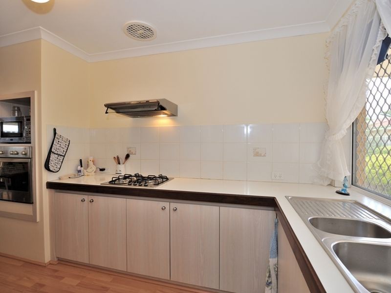 4/68 Bondi Cresent, Warnbro WA 6169