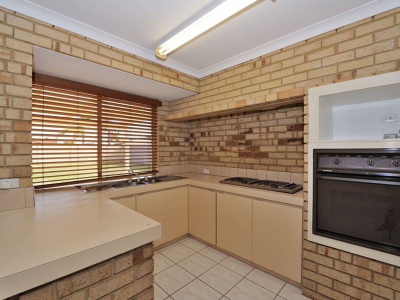 9 Lisbon Place, Warnbro WA 6169