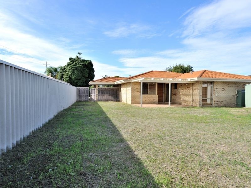 9 Lisbon Place, Warnbro WA 6169