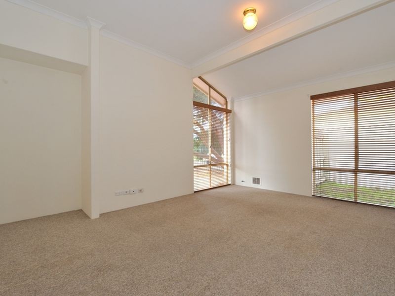 9 Lisbon Place, Warnbro WA 6169