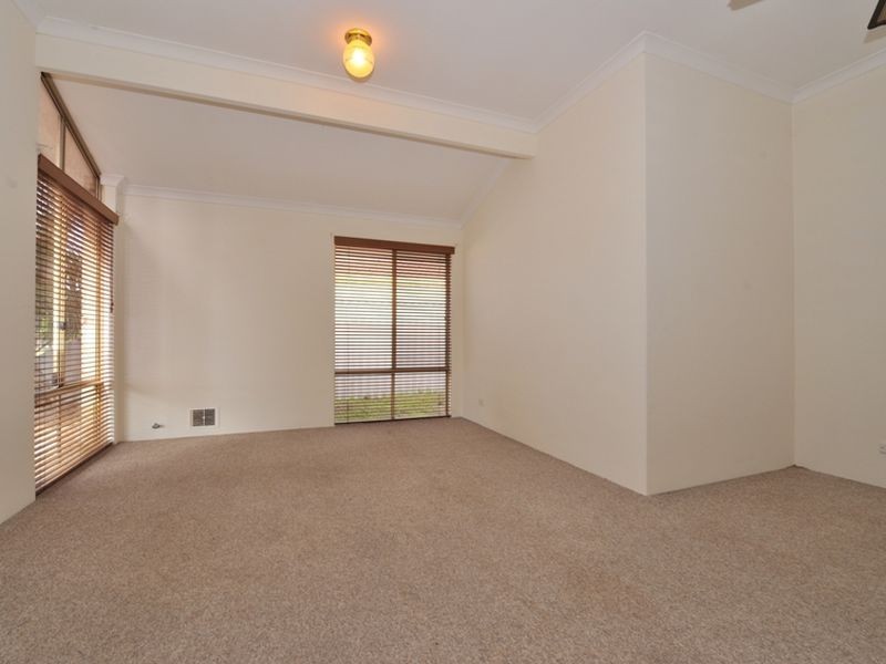 9 Lisbon Place, Warnbro WA 6169