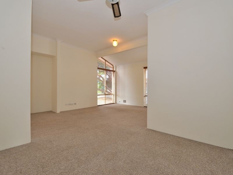 9 Lisbon Place, Warnbro WA 6169