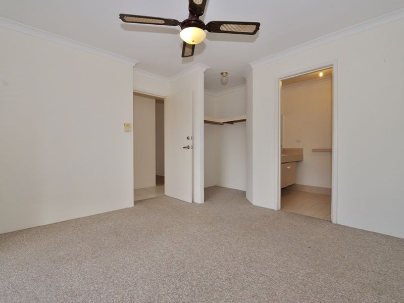 9 Lisbon Place, Warnbro WA 6169