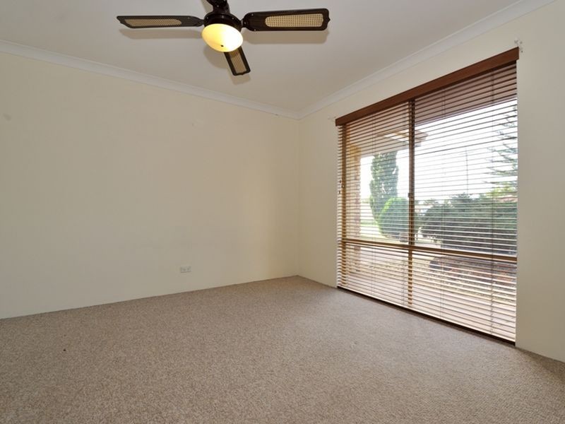 9 Lisbon Place, Warnbro WA 6169