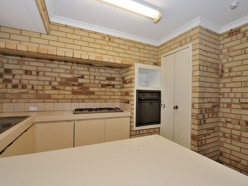 9 Lisbon Place, Warnbro WA 6169