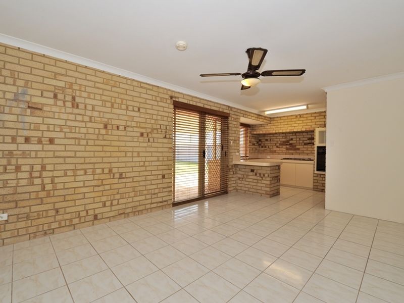 9 Lisbon Place, Warnbro WA 6169
