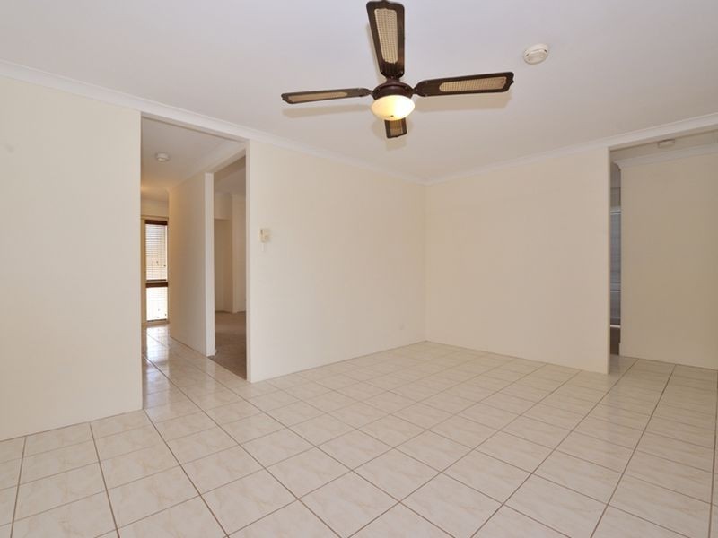 9 Lisbon Place, Warnbro WA 6169