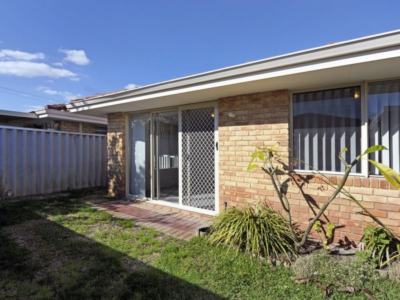 4/8 Dowling Street, Rockingham WA 6168