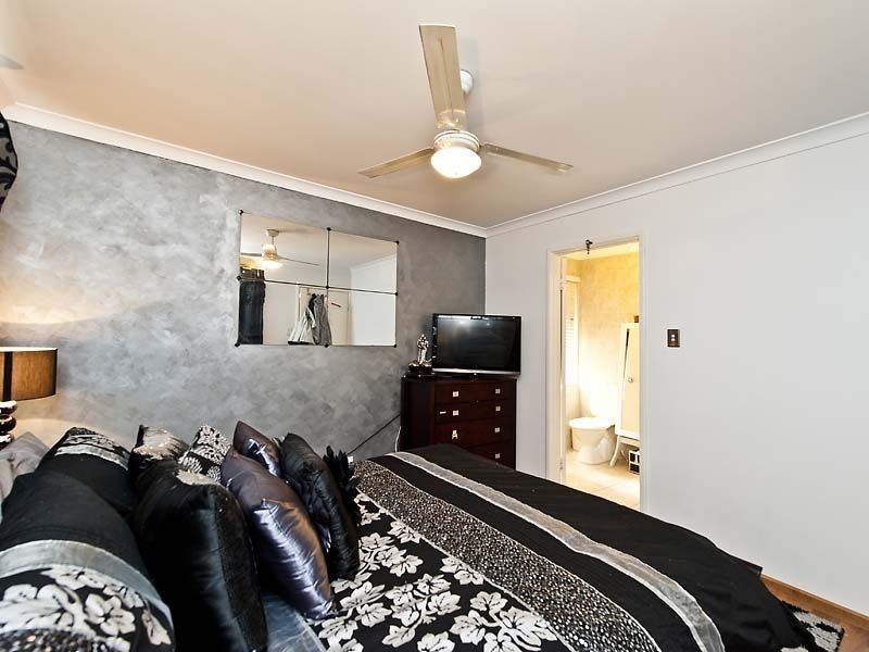 11 Cork Place, Warnbro WA 6169