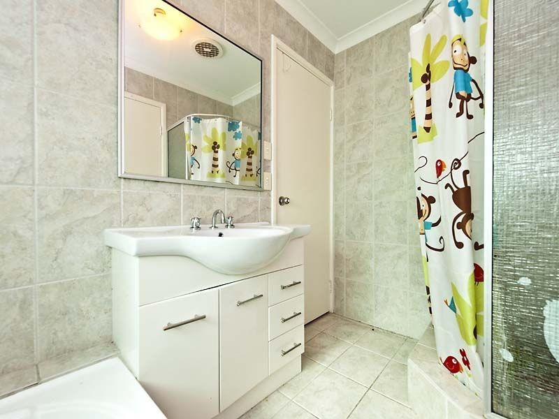 11 Cork Place, Warnbro WA 6169