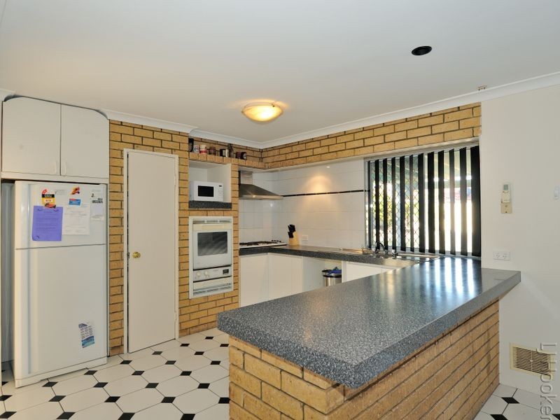 8 Bingarra Close, Port Kennedy WA 6172
