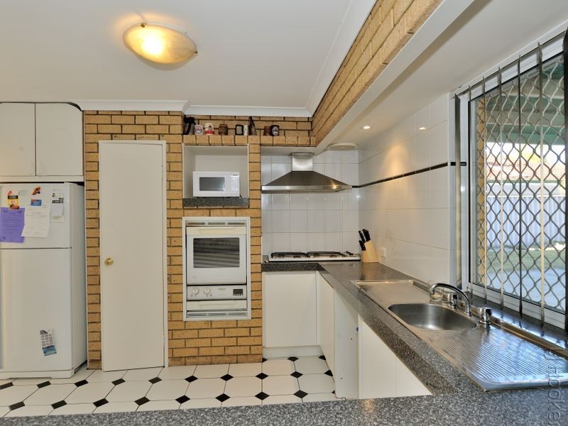 8 Bingarra Close, Port Kennedy WA 6172