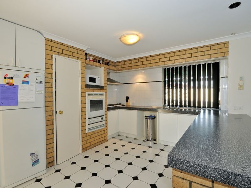 8 Bingarra Close, Port Kennedy WA 6172