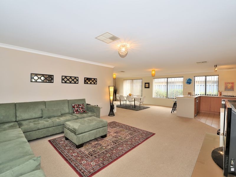8 Callistemon Gardens, Baldivis WA 6171