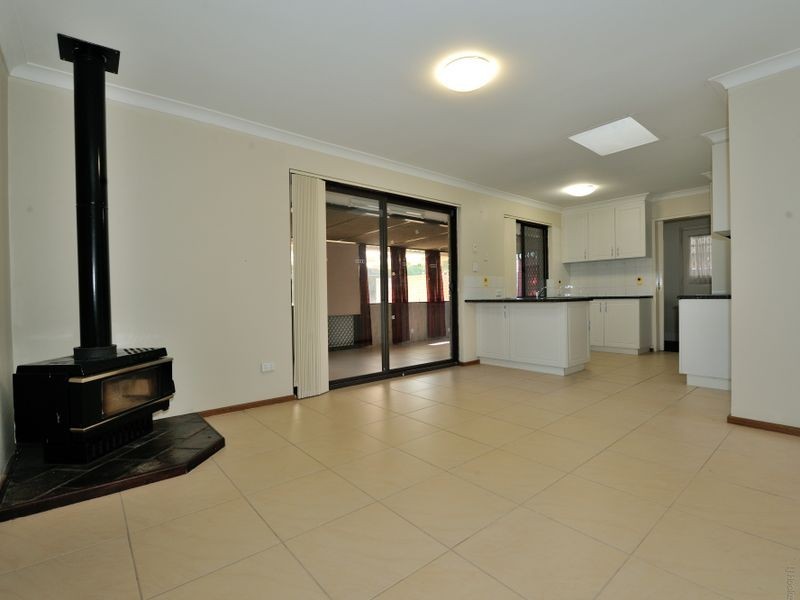 4 Legend Place, Cooloongup WA 6168