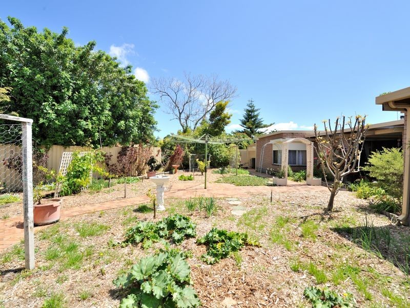 4 Truscan Close, Cooloongup WA 6168