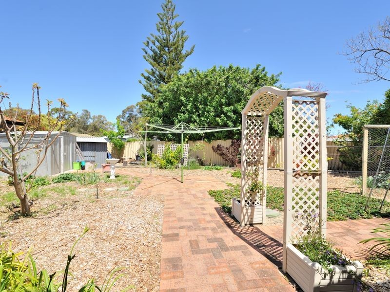 4 Truscan Close, Cooloongup WA 6168