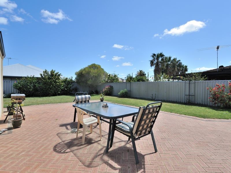 18 Townsend Road, Rockingham WA 6168