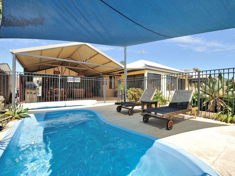 25 Chinchilla Parkway, Port Kennedy WA 6172