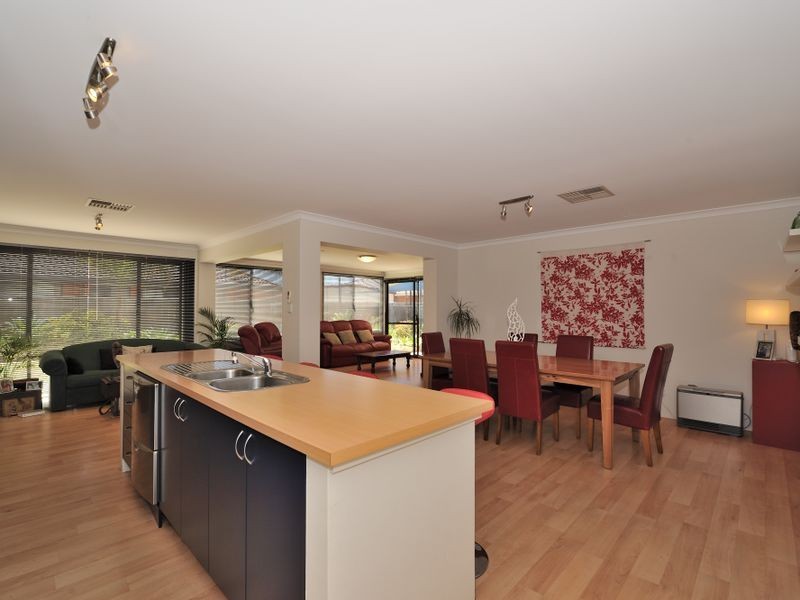 25 Chinchilla Parkway, Port Kennedy WA 6172