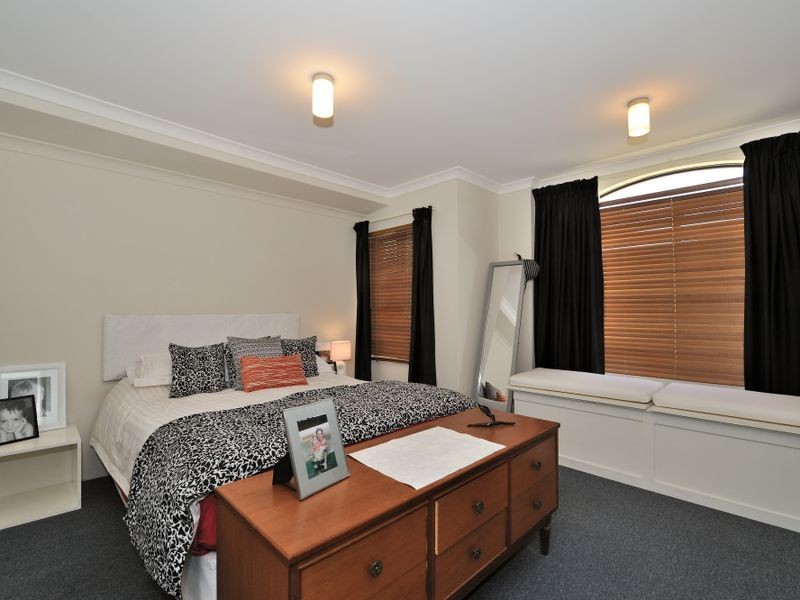 25 Chinchilla Parkway, Port Kennedy WA 6172