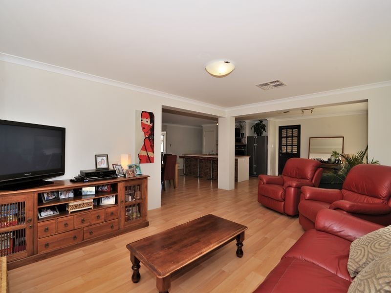 25 Chinchilla Parkway, Port Kennedy WA 6172