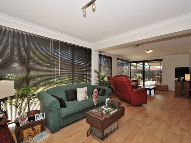 25 Chinchilla Parkway, Port Kennedy WA 6172