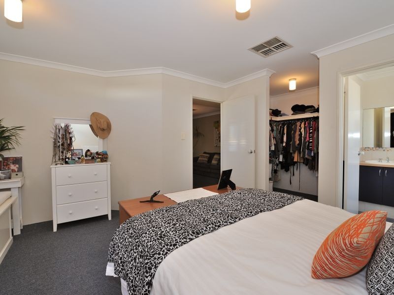 25 Chinchilla Parkway, Port Kennedy WA 6172