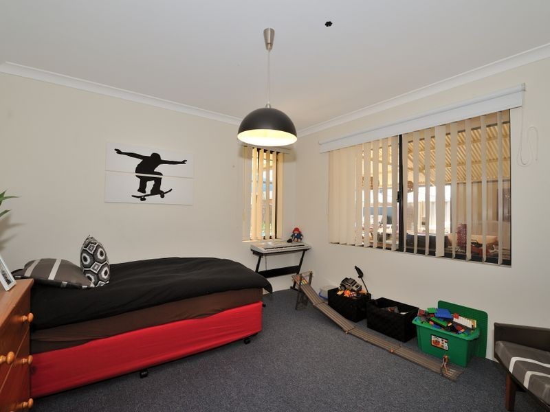 25 Chinchilla Parkway, Port Kennedy WA 6172