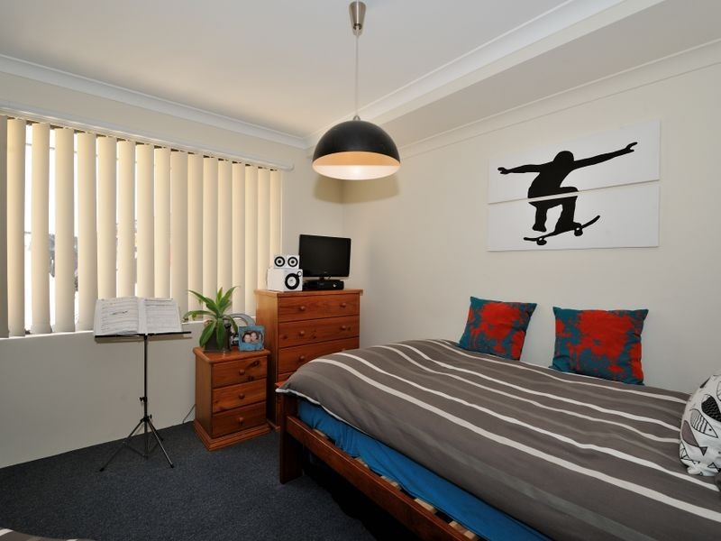 25 Chinchilla Parkway, Port Kennedy WA 6172